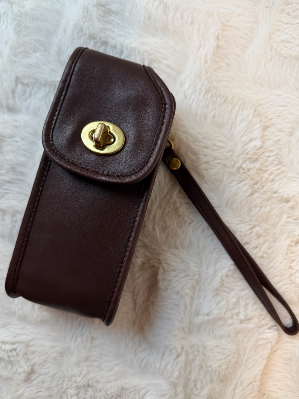 LIKE NEW!! Vintage Coach Brown leather turnlock pouch case